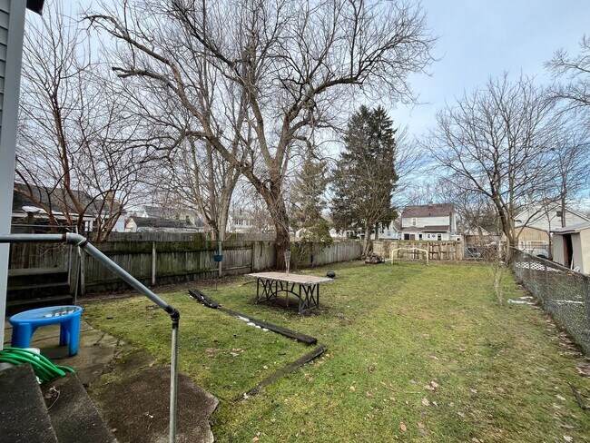 Building Photo - 239 Ann St NE