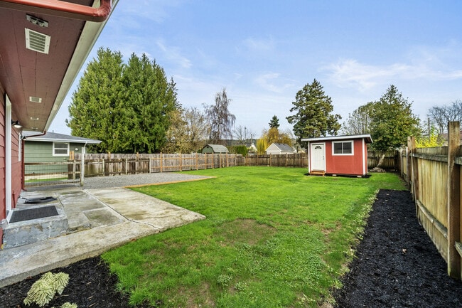 Building Photo - 903 Bonney Ave