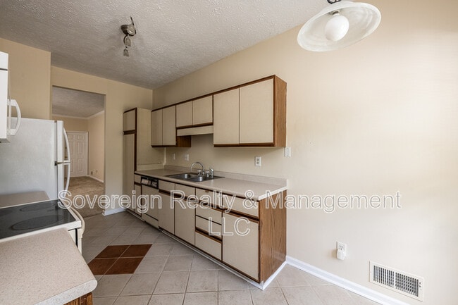 Building Photo - 4028 Elm St