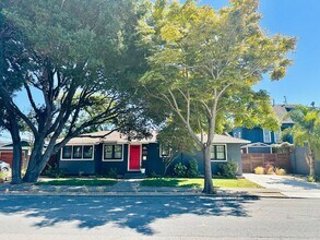 Building Photo - Beautiful Remodeled 2bd Home w/Laundry, Pr...