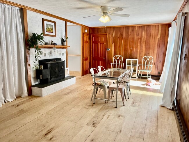 Building Photo - 250 Edgewood Dr