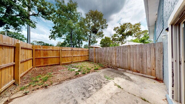Building Photo - 11406 Bedford Oaks Dr