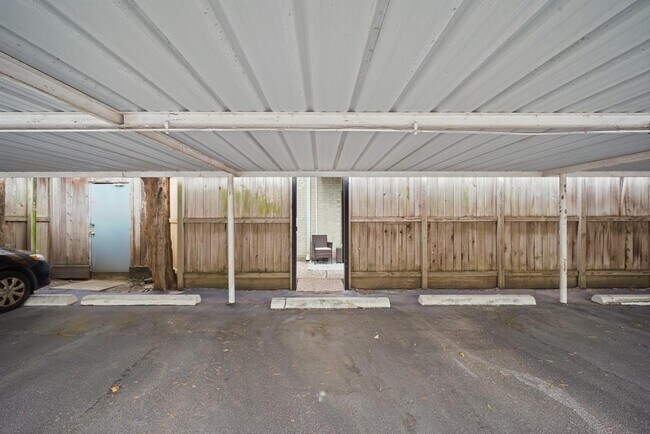 Building Photo - 2601 Bellefontaine St