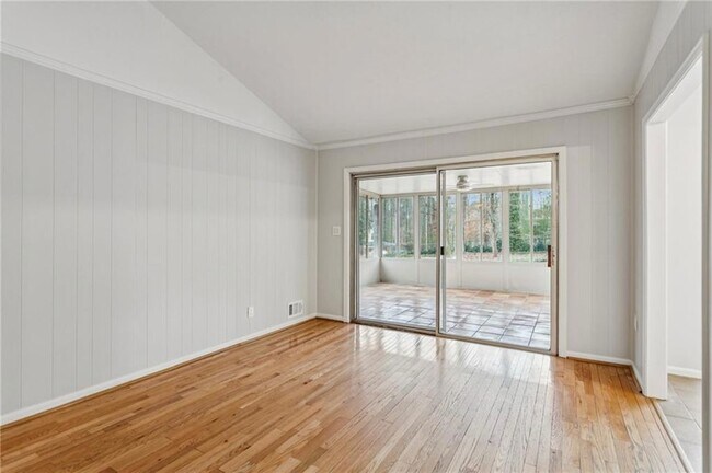 Building Photo - 3436 Brookview Dr