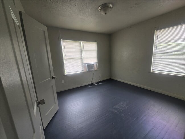 Building Photo - 1133 5th Ave N