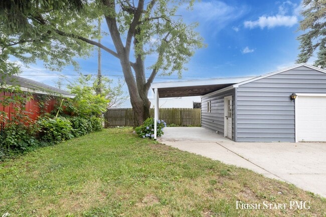 Building Photo - Updated 3 Bedroom Home