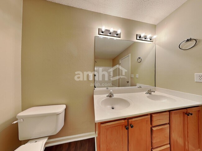 Building Photo - 819 Caledon Dr