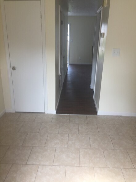 Building Photo - 5733 Aftonshire Dr