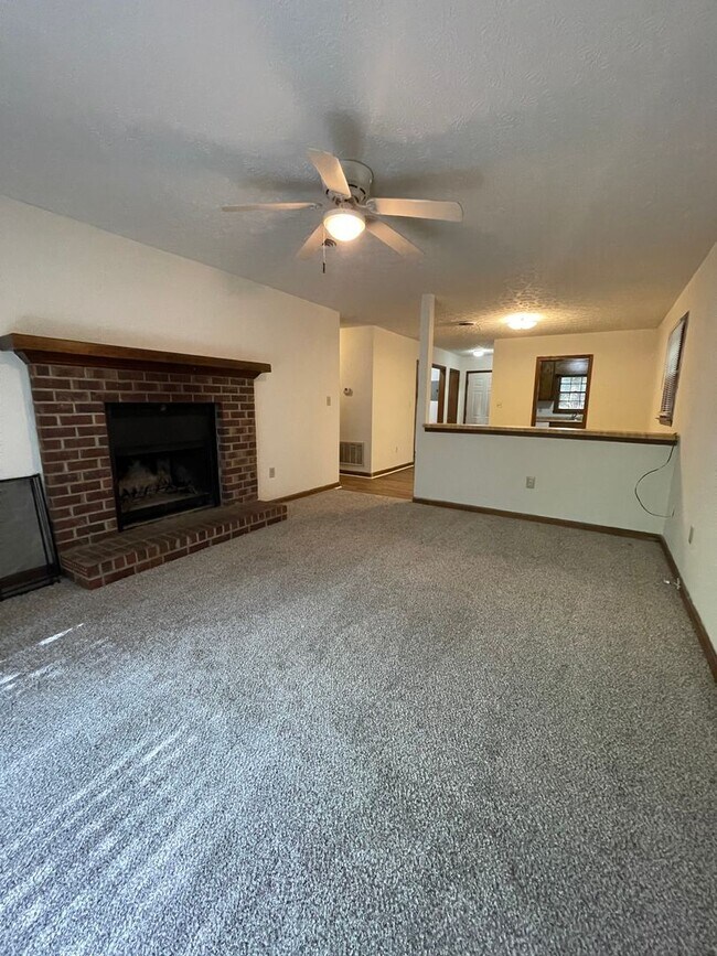 Building Photo - 2BR Duplex off of Epps Bridge near Timothy...