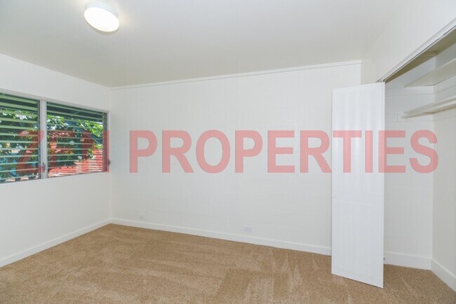 Building Photo - 1379 Hunakai St