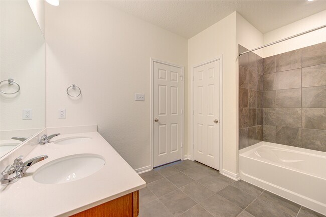 Building Photo - 6120 Whitewing Rd