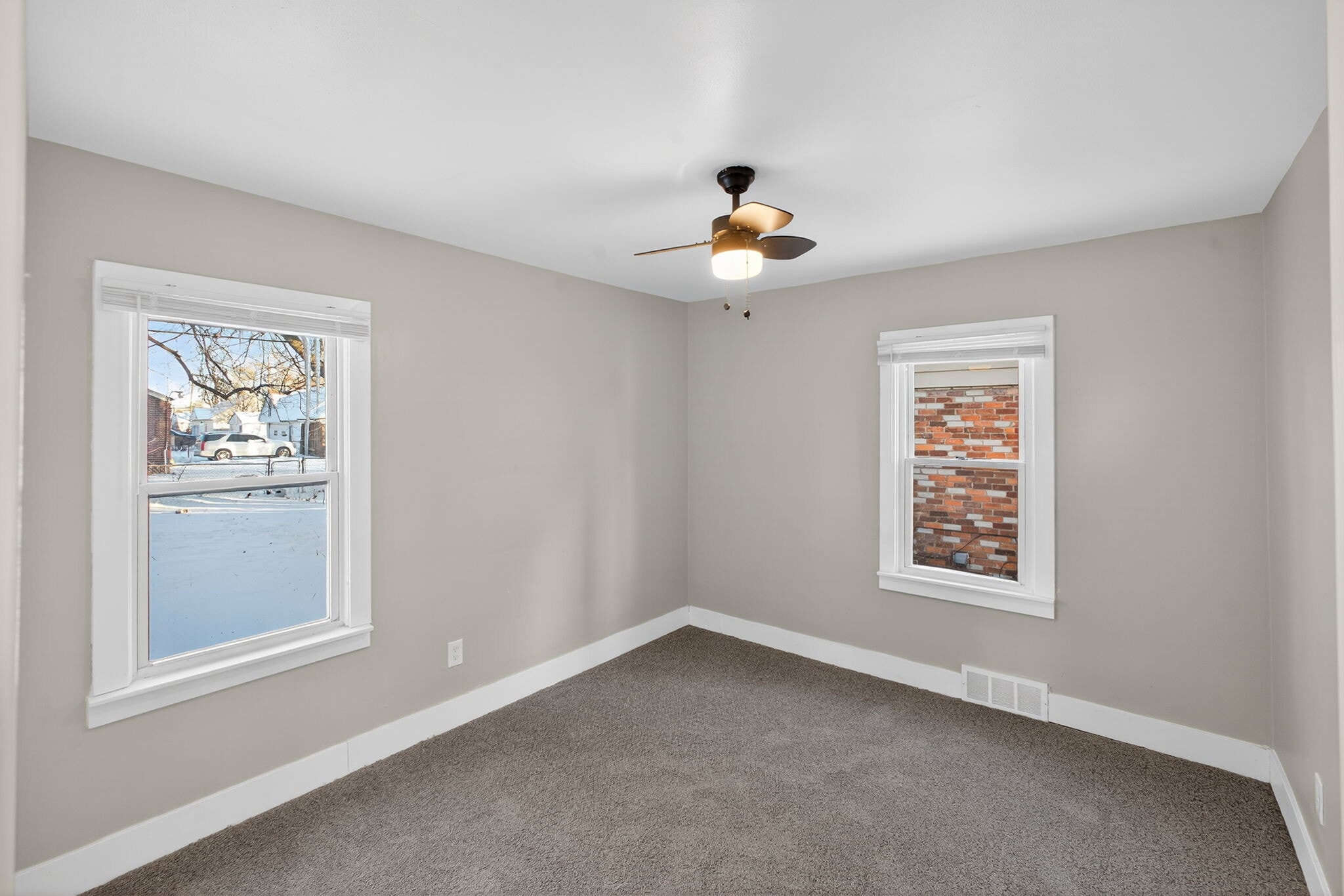 Building Photo - 20040 Regent Dr