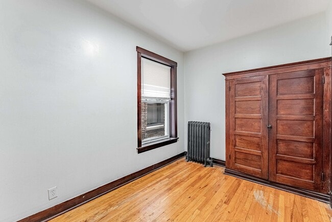 Building Photo - 4938 W Monroe St