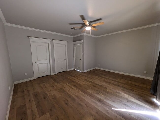 Building Photo - 5845 Woodway Dr