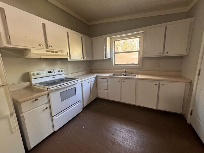 Building Photo - 6705 Claude Parks Rd