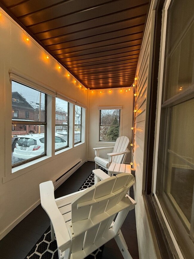 Building Photo - Walk to the Waterfront!|2BR Single-Family with Private Yard!