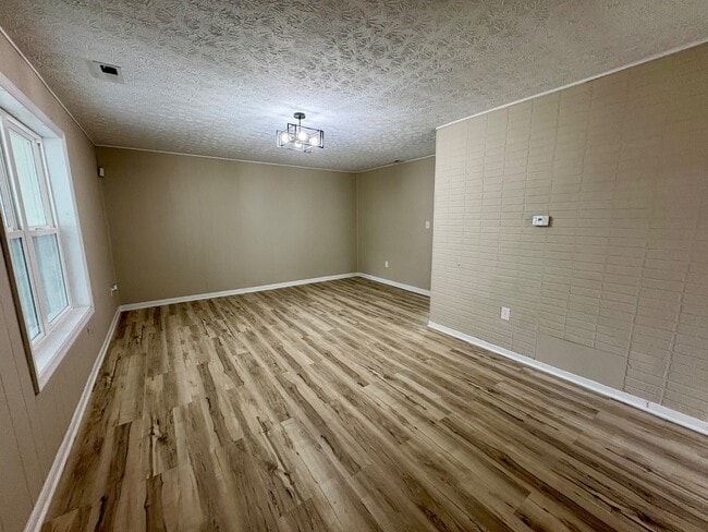 Building Photo - 6120 E 24th St