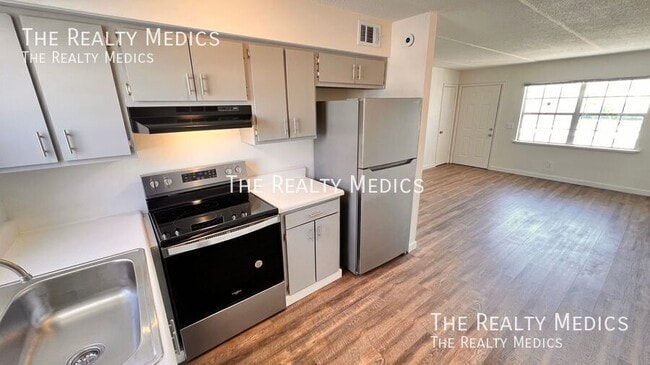 Building Photo - 1400 Eudora Rd