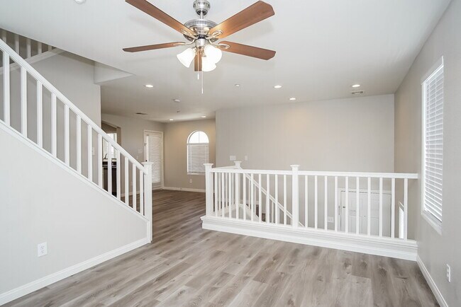 Building Photo - 8933 Jaquita Ave