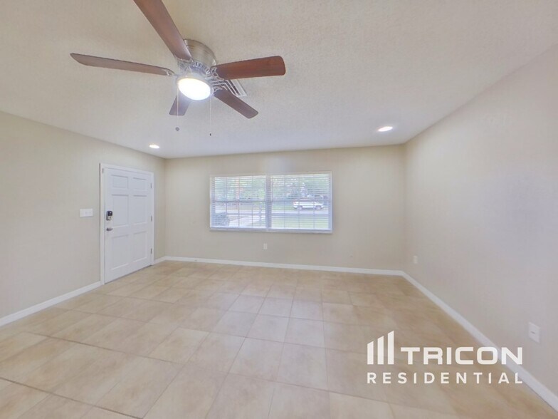 Building Photo - 10811 La Vista Loop