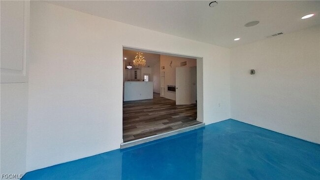 Building Photo - 546 SE 5th Ave