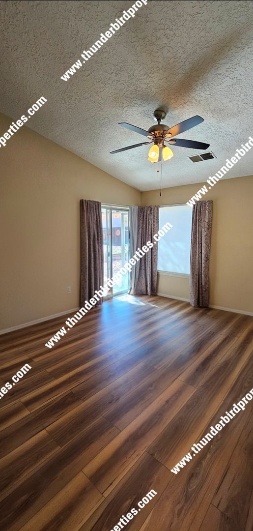 Building Photo - Charming NW 4 Bedroom Home