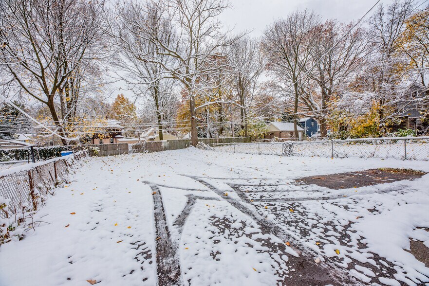 Building Photo - 57 Anthony St