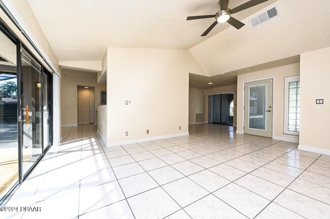 Building Photo - 4 Baywood Dr