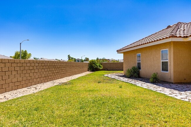 Building Photo - 1112 N Cynthia Ct