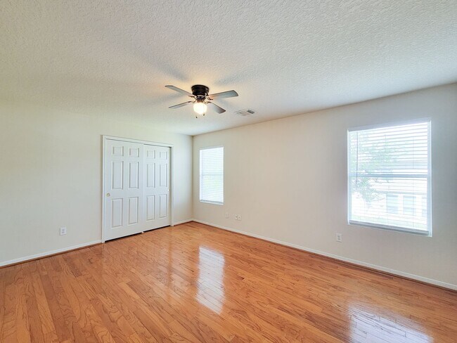 Building Photo - Well-Maintained Home with Spacious Layout ...