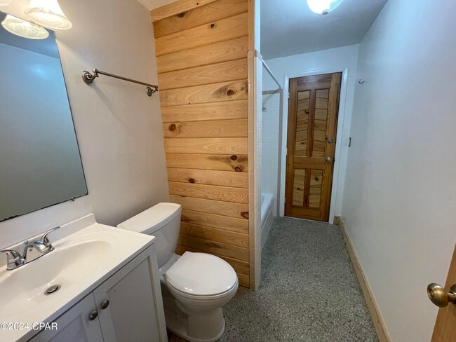 Building Photo - 305 Tarpon St