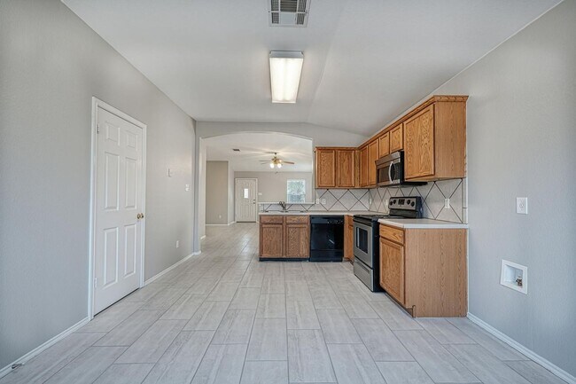 Building Photo - Great 3B/2B home in Austin Colony!