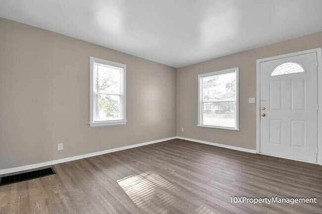 Building Photo - 2065 W Mound St