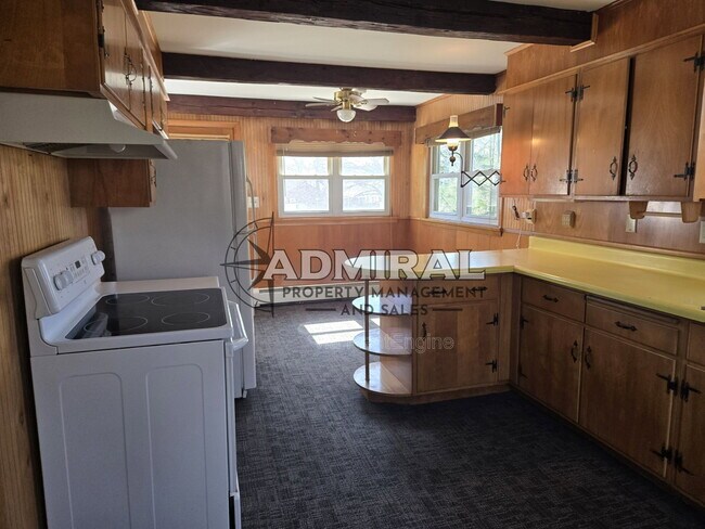 Building Photo - 54 Walnut St