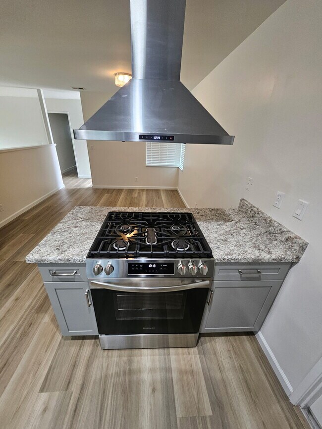 Building Photo - 695 Mayrum St