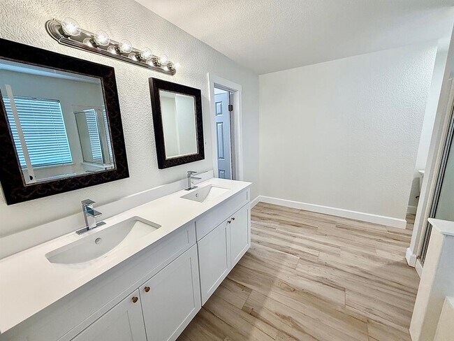 Building Photo - 133 Paige Bend