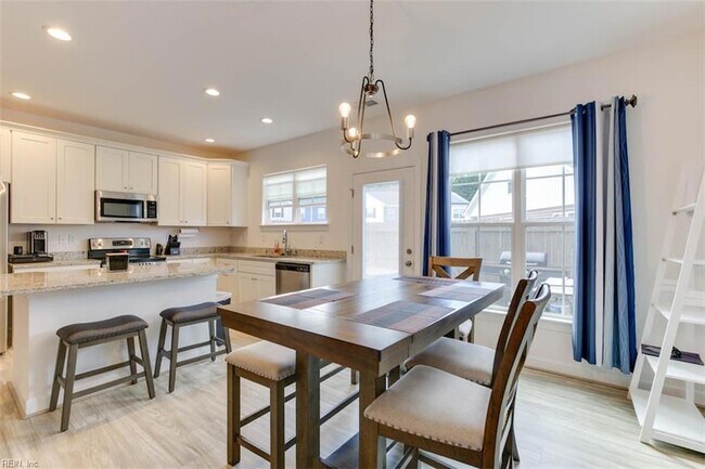 Building Photo - 2416 Trafton Pl