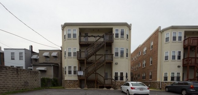 Building Photo - 2419 Callow Ave