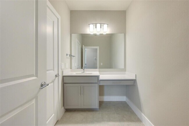 Building Photo - 1709 Summerlyn Ter Dr