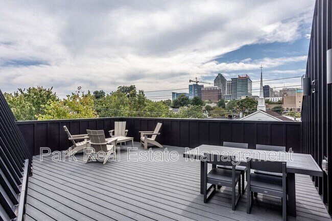 Building Photo - 323 S East St