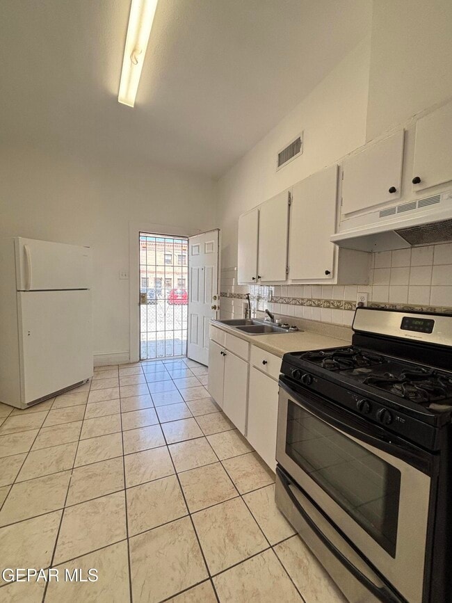Building Photo - 1407 E San Antonio Ave