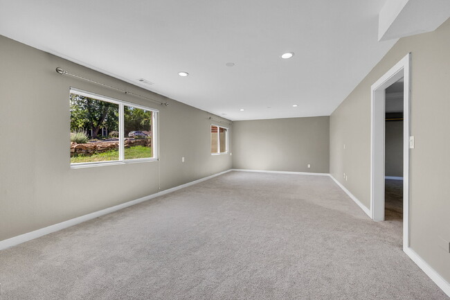 Building Photo - $3,750, 4-Bed, 3-Bath Updated Home in Mani...