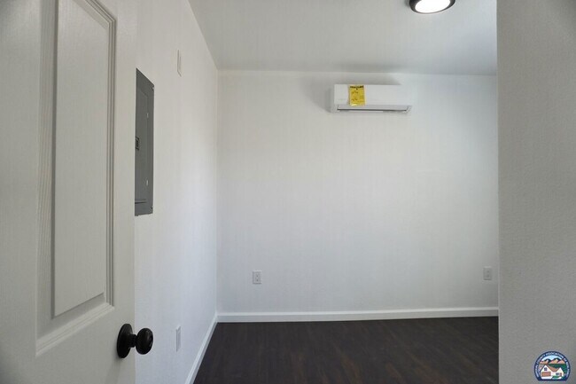 Building Photo - 696 Yucca Dr