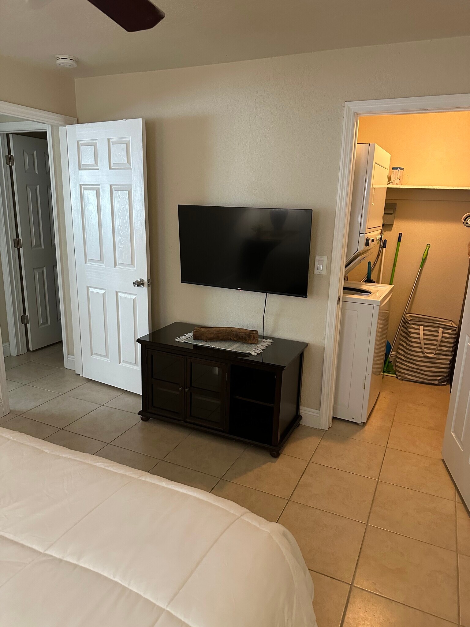 Building Photo - 520 69th Ave