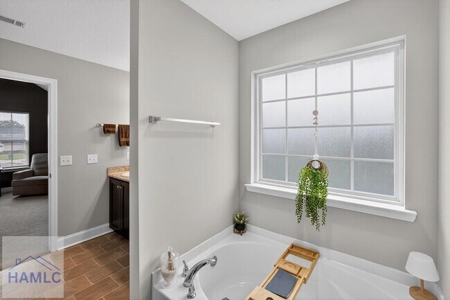 Building Photo - 245 Alcott Cir