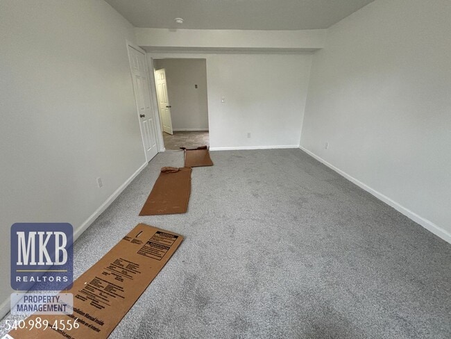 Building Photo - Ruddell Road Triplex