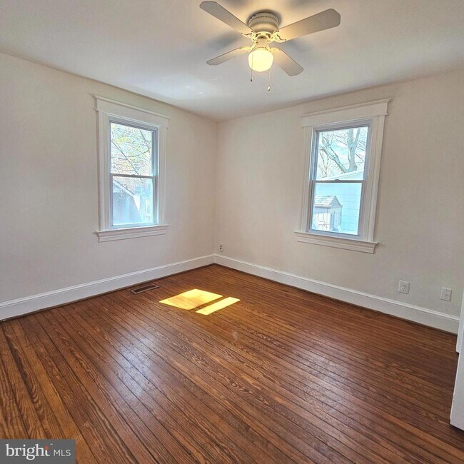 Building Photo - 2910 16th St S