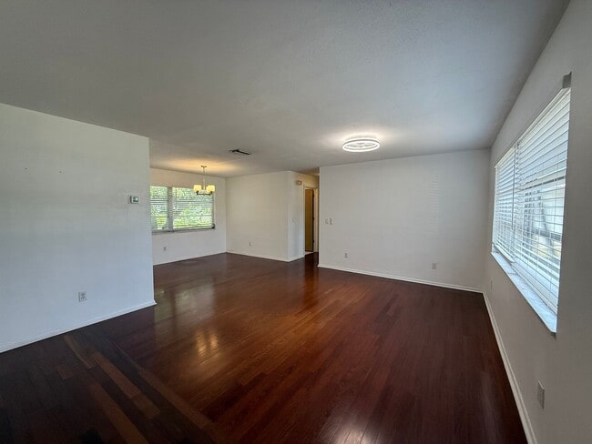 Building Photo - Amazing 2-bedroom, 2-bathroom home on a lake.