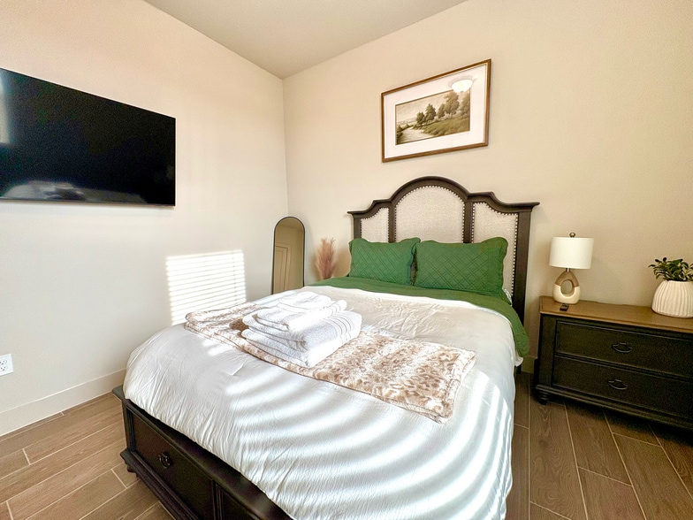 Building Photo - 275 Ginger St