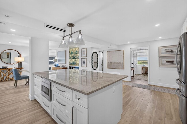 Building Photo - 840 Ocean Dr